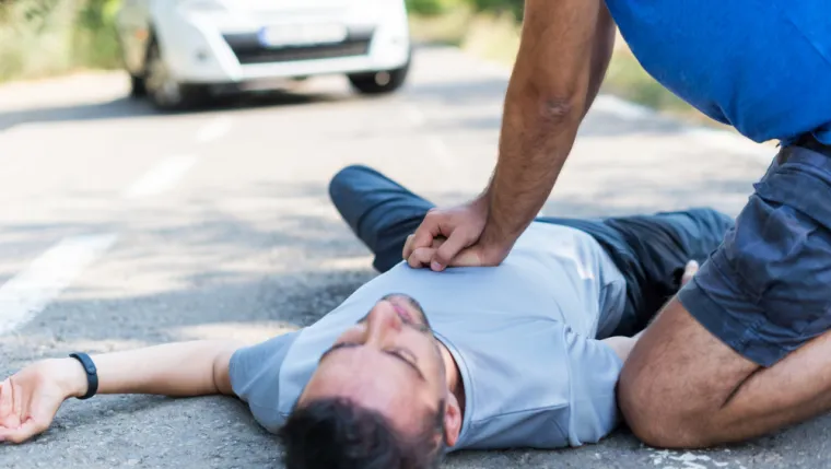 Massage cardiaque et pose d'un défibrillateur, Paris La Défense, PREVENTIRISK